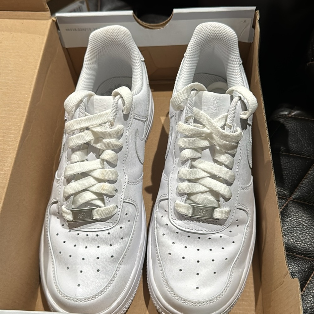 Nike Women's Gymnastics Shoes - Picture 7 of 9